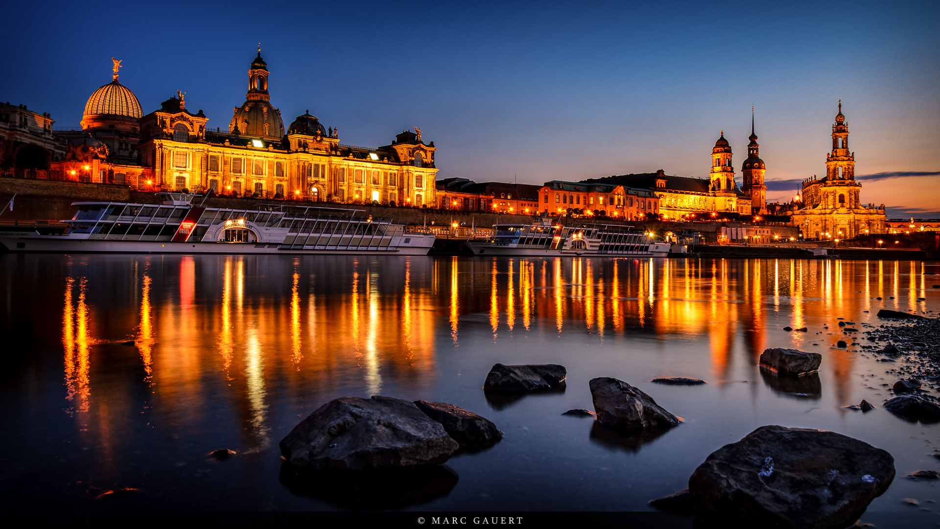 Brühlsche Terrasse zur blauen Stunde