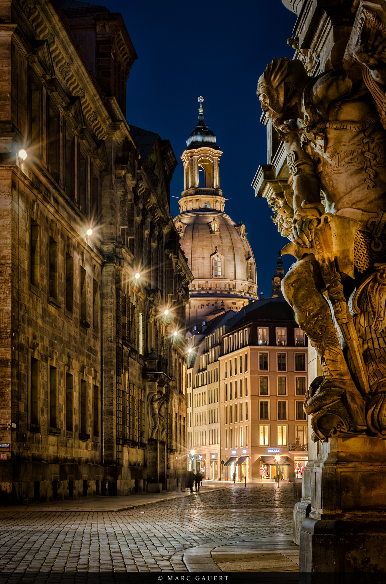 Blick durch die Augustusstraße zur Frauenkirche