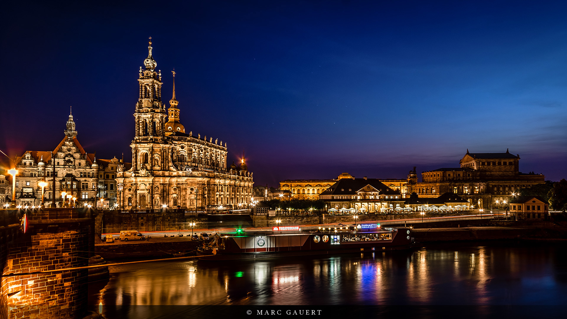 Hofkirche in Dresden zur Blauen Stunde